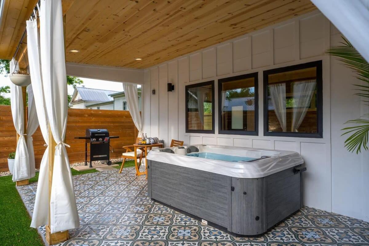 Petit Paradis Studio With Hot Tub Fredericksburg Dış mekan fotoğraf